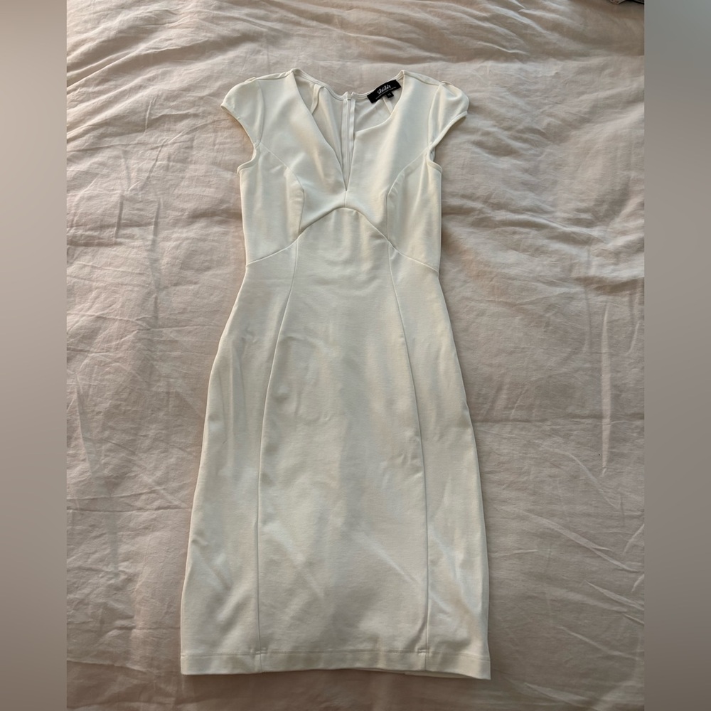 NWOT Lulu’s fitted midi dress